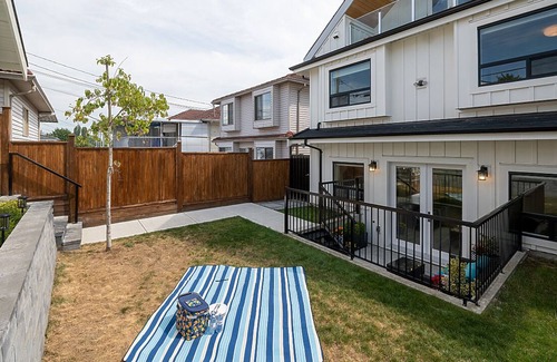 Hastings Casa | Spacious Home w/ Backyard, Central in YVR +Transit
