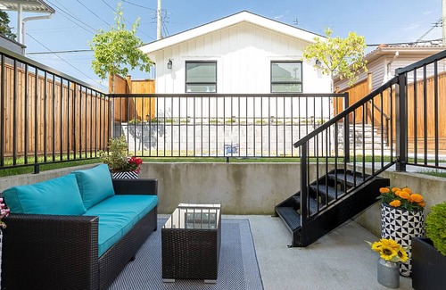 Hastings Casa | Spacious Home w/ Backyard, Central in YVR +Transit