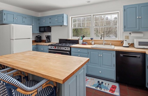 Waitsfield Casa | Charming Country Cape with Scenic Drive, Spacious Living & Private Pond