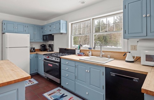 Waitsfield Casa | Charming Country Cape with Scenic Drive, Spacious Living & Private Pond