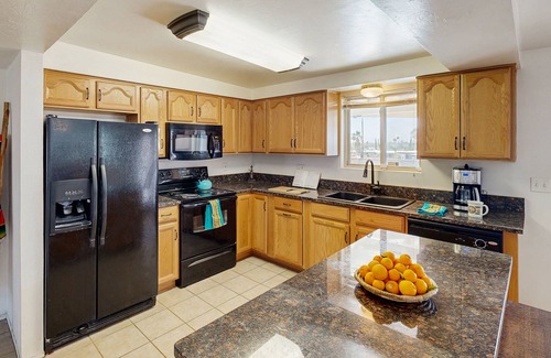 Tucson Casa | Spacious home w/ private pool & optional pool heat, large yard