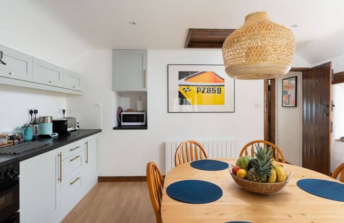 Treen Casa | Spacious home, walk to 3 beaches