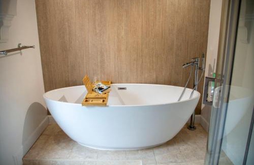 Pontrilas Casa | Spacious Home, Walk to City Centre & Free Parking