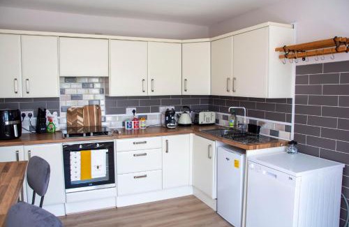 Pontrilas Casa | Spacious Home, Walk to City Centre & Free Parking