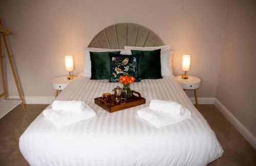 Pontrilas Casa | Spacious Home, Walk to City Centre & Free Parking