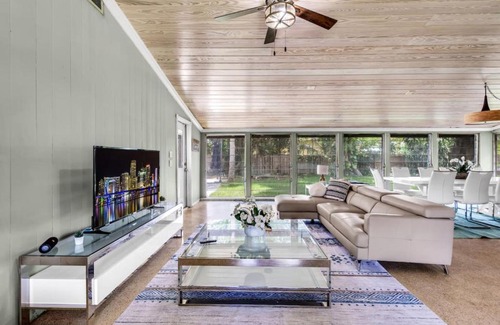 Riverside Park Casa | Spacious Home with Pool for 8 People