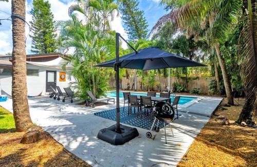 Riverside Park Casa | Spacious Home with Pool for 8 People