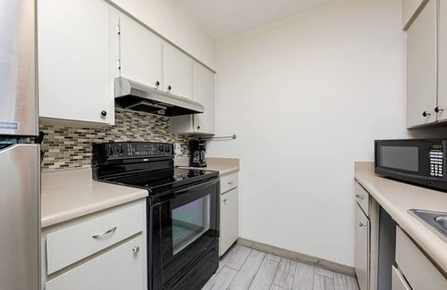 Alto Pino Casa | Spacious home with Pool Table 10 minutes from Beaches and Speedway