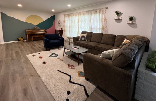 Urbandale Casa | Spacious home with arcade and game room!