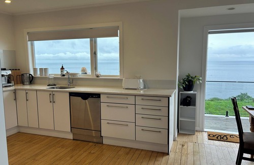 Wellington Casa | Spacious home with coastal views