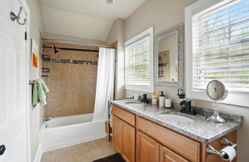 White Hall Casa | Spacious home with great outdoor area