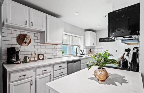 Huron Apartamento | Spacious Home With Hot Tub, Game Room and Near Cedar Point