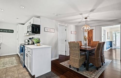 Huron Apartamento | Spacious Home With Hot Tub, Game Room and Near Cedar Point