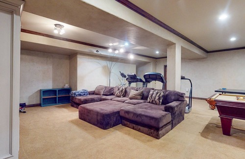 Eagle Casa | Spacious home with pool table, ping-pong, fireplace, deck, grill, & W/D