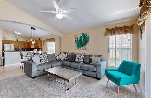 Highgate Park Casa | Spacious home with private pool, pool table and air hockey