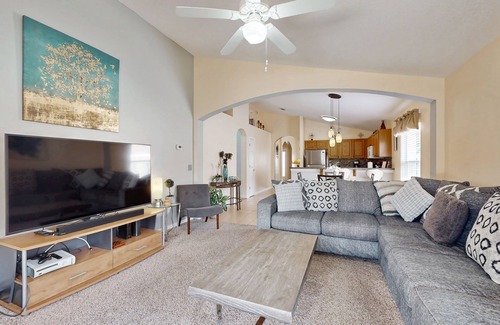 Highgate Park Casa | Spacious home with private pool, pool table and air hockey