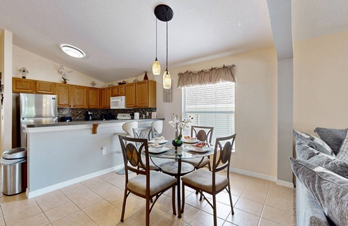 Highgate Park Casa | Spacious home with private pool, pool table and air hockey