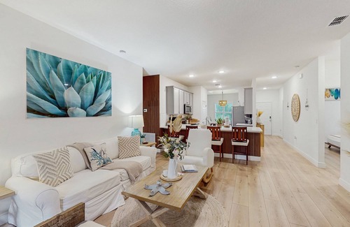 Sebastian Highlands Casa | Spacious home with private porch, hammock, close to boat ramps