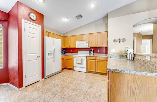 Rancho Mirage Casa | Spacious home with private heated pool with waterfall, putting green & firepit