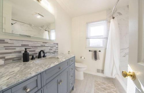 Mattoon Casa | Spacious Home with Theater