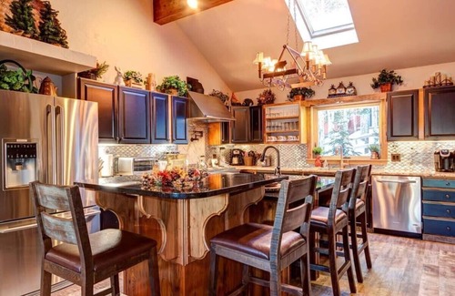 Warrior's Mark West Casa | Luxurious Ski-in/out Home w/ Hot Tub - Sleeps 24