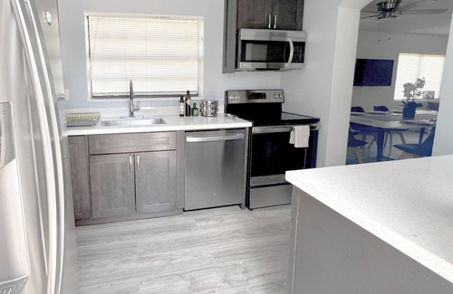 Central Oakland Park Casa | Spacious home with kids Playroom 3Bedrooms Wifi Parking close to beach