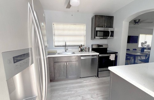 Central Oakland Park Casa | Spacious home with kids Playroom 3Bedrooms Wifi Parking close to beach