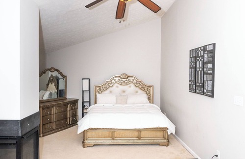 Owings Mills Cabina | Spacious Home with 4BR, 2.5 Bath for 8-10PPLE, with WiFi and free parking