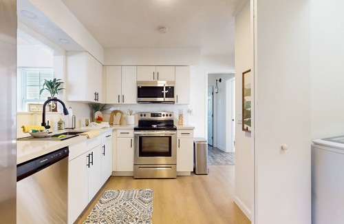 Charlotte Park Casa | Spacious home with private balcony , washer/dryer, and work space-dog friendly