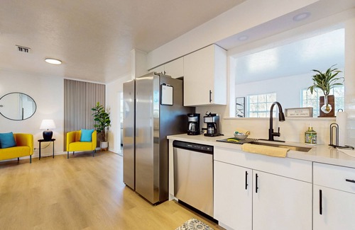 Charlotte Park Casa | Spacious home with private balcony , washer/dryer, and work space-dog friendly