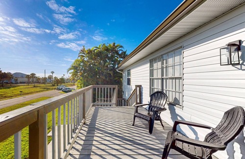 Charlotte Park Casa | Spacious home with private balcony , washer/dryer, and work space-dog friendly