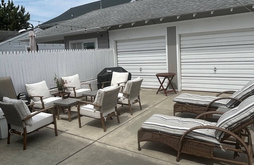 Stone Harbor Casa | Spacious home with ideal location: short walk to Beach, 96th Street, and Parks