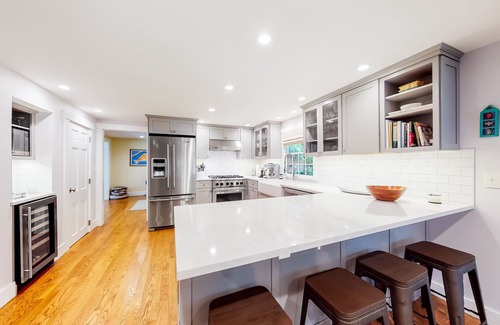 Vineyard Haven Casa | Spacious Home with Beautiful Yard, Deck, Free WiFi, W/D, & Outdoor Shower