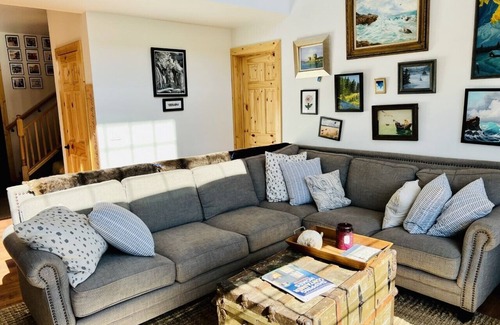 Hoonah Casa | Spacious Hoonah House, five bedrooms / two & half bathrooms in nice quiet area