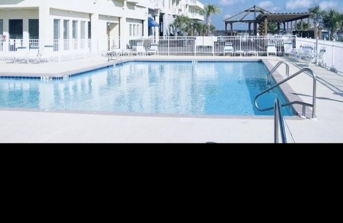Morehead City Alquiler De Eote | Spacious House Boat with WiFi, pool, hot-tub and fitness room in superb Beaufort