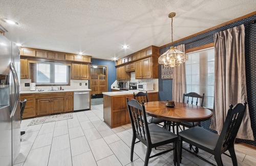 Greenwich Casa | Spacious House - Fire Pit- Pool Table -Arcade Games- Sleeps up to 16