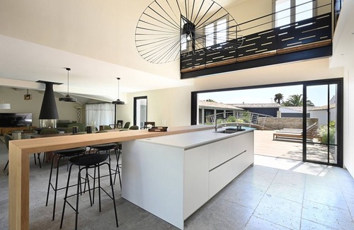 Les Portes-en-Re Casa | Casa espaciosa con piscina y acceso a la playa