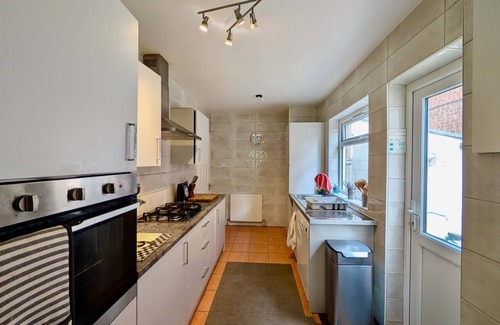 Heston Casa | Spacious House With Amazing Backyard and Parking