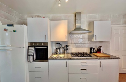 Heston Casa | Spacious House With Amazing Backyard and Parking