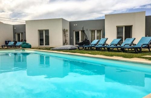 Atalaia Casa | Spacious House in Atalaia with Shared Pool