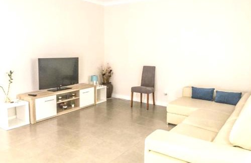 Atalaia Casa | Spacious House in Atalaia with Shared Pool