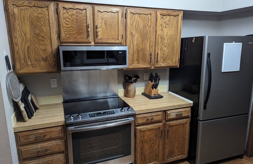 East Boulder Casa | Spacious house in Boulder with 2 car garage and AC