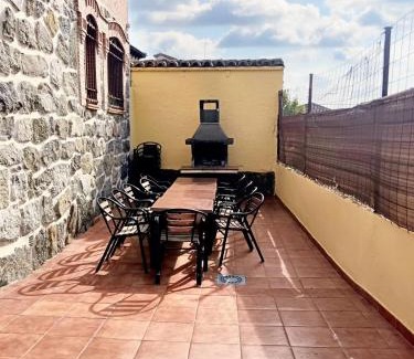 Cenicientos Casa | Spacious house in Cenicientos with mountain view