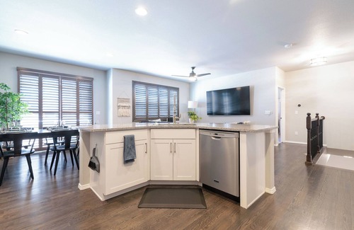 Monument Casa | Spacious house in Monument, Mountain Views, close to USAF Academy, Nature!
