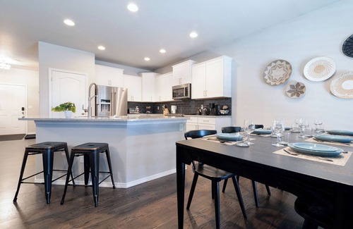 Monument Casa | Spacious house in Monument, Mountain Views, close to USAF Academy, Nature!