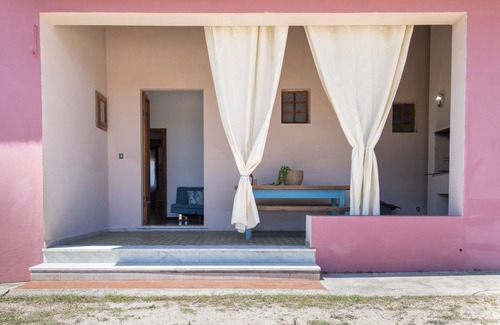 Paduledda Casa | Espaciosa casa en Costa Rossa con vista parcial al mar y terraza