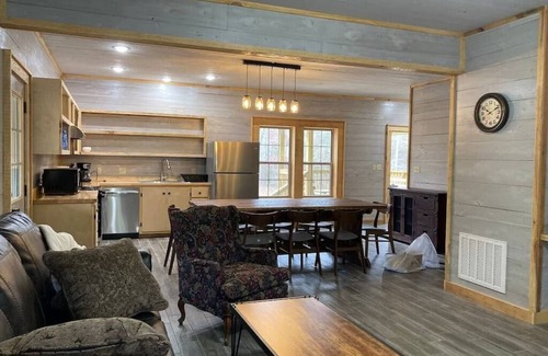 Ozark Casa | Spacious House near OHV trailhead and next to the Mulberry River at Cass Arkansas. Get 10% off per day when booking 5 days or more.