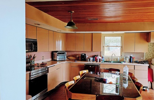 Quonochontaug Casa | Spacious house on saltwater pond in Charlestown,RI.