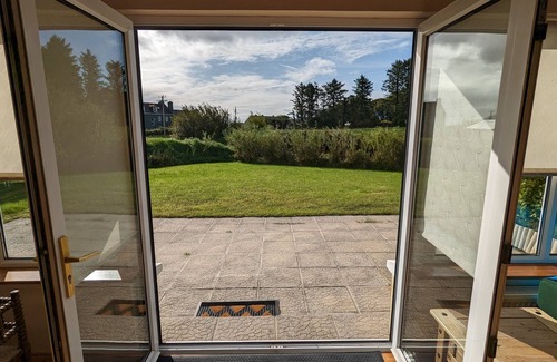Ballinskelligs Casa | Spacious house right by the sandy, blue flag Ballinskelligs beach, pub, & cafe.