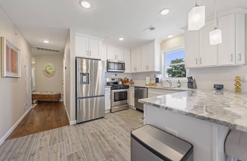 Elizabeth Casa | (Spacious House – Sleeps up to 8+ guests | Near Airport & City)